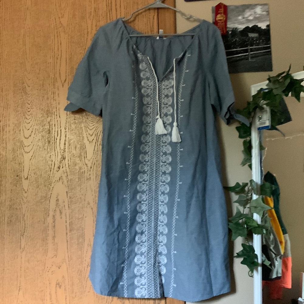 Sonoma light blue and white dress the size says large but it fits like a medium